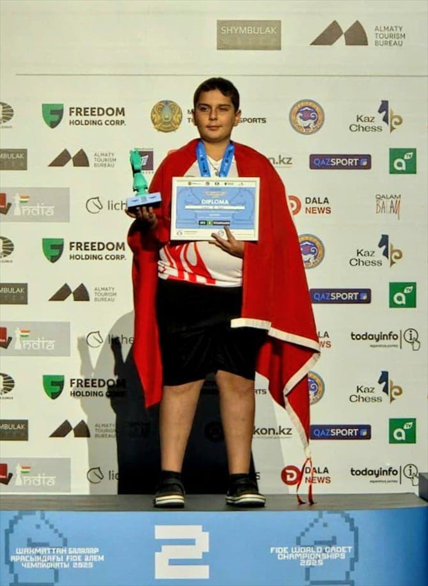 Milli satranççı Ali Poyraz Uzdemir, Kazakistan'da düzenlenen Dünya Yaş Grupları Satranç...