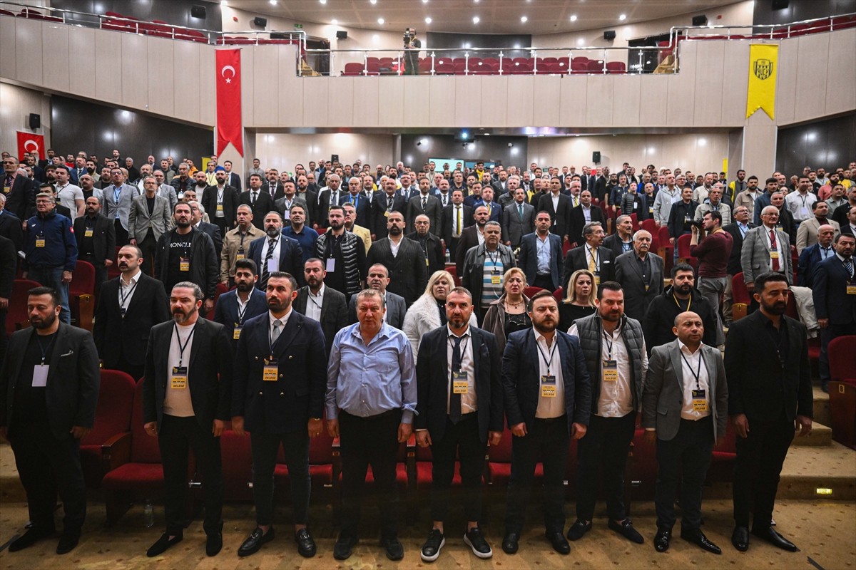 MKE Ankaragücü Kulübünün olağanüstü genel kurulu Prof.Dr.Necmettin Erbakan Kongre Merkezi'nde...