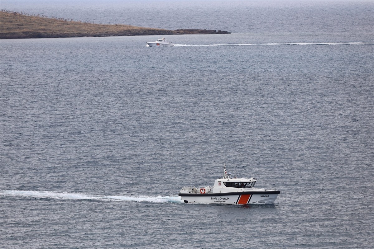 Muğla'nın Bodrum ilçesi açıklarında teknenin batması sonucu ilk belirlemelere göre 7 düzensiz...
