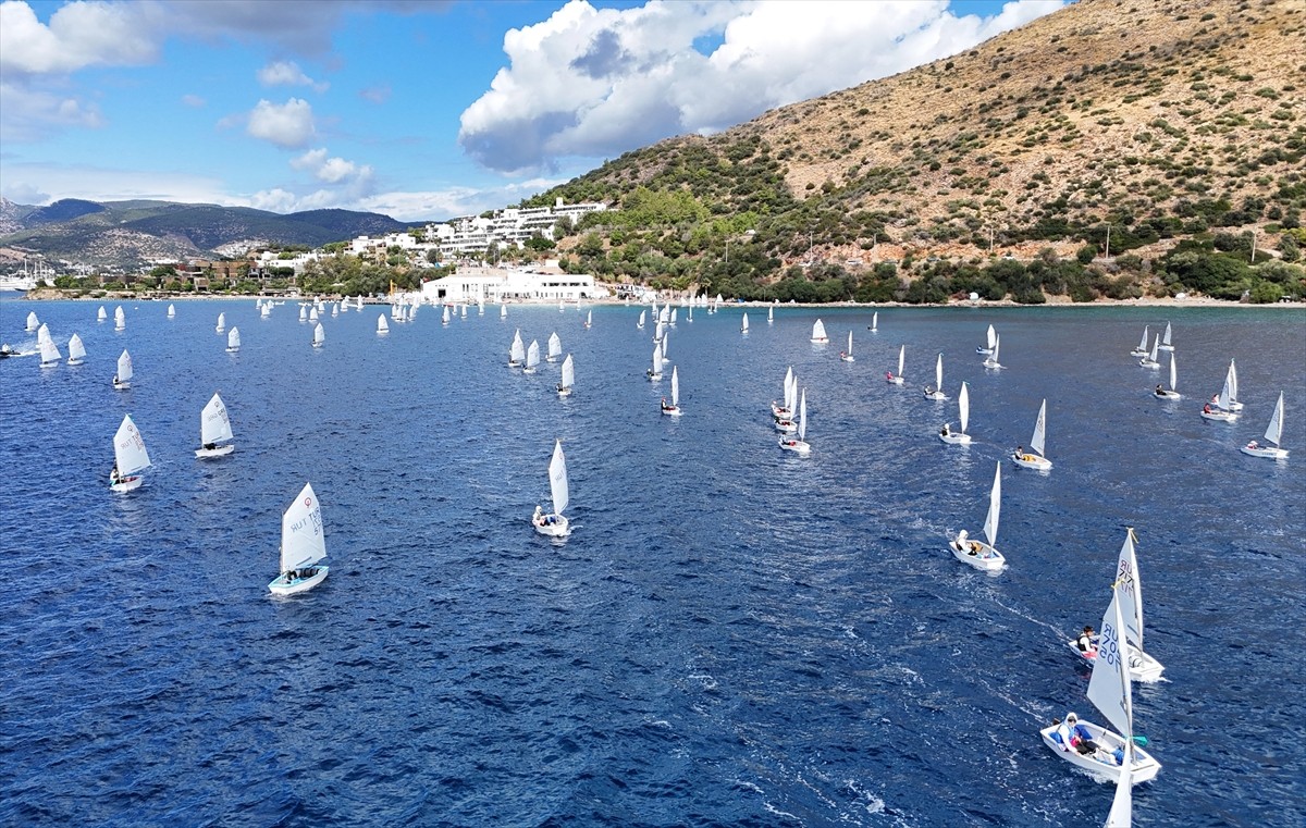 Muğla'nın Bodrum ilçesinde bu yıl 13'üncüsü düzenlenen "Bodrum Uluslararası Optimist Yarışları"...