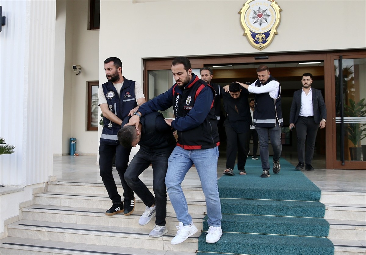 Muğla'nın Fethiye ilçesinde düzenlenen uyuşturucu operasyonunda polise ateş açan 2 şüpheli ile...