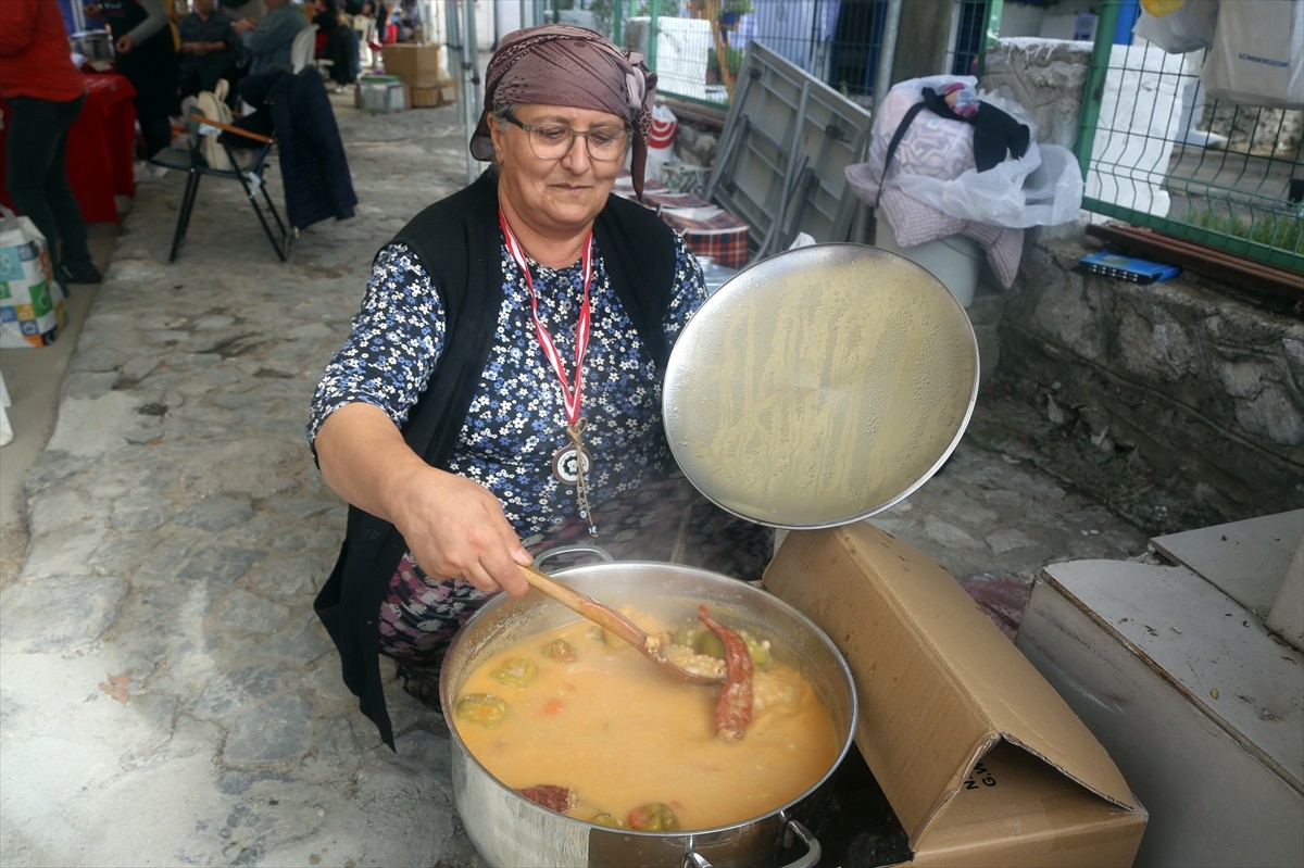 Muğla'nın Menteşe ilçesinde bu yıl sekizincisi gerçekleştirilen Tarhana Festivali'nde...