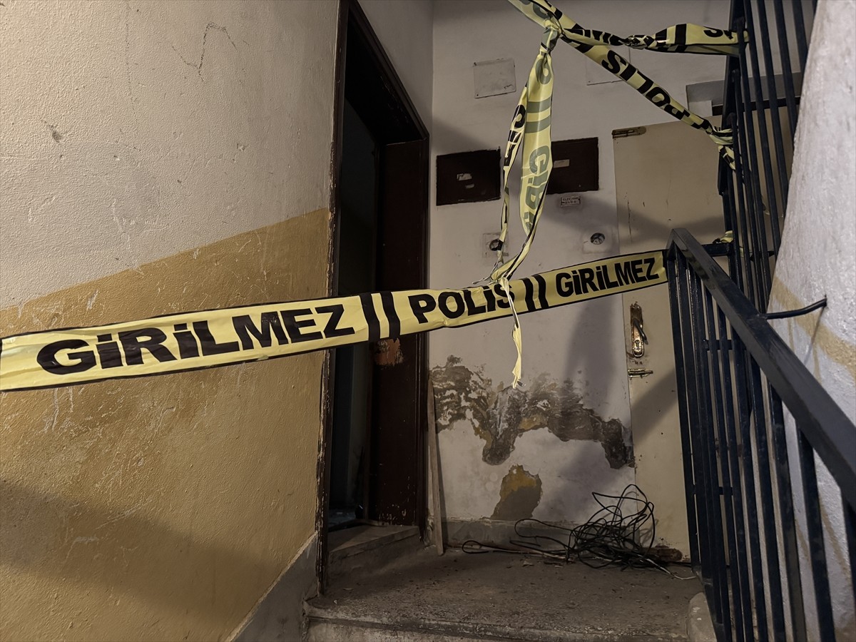 Nevşehir'in Gülşehir ilçesinde çöp dolu evde yaşayan zihinsel engelli kadının, hayatını kaybeden...