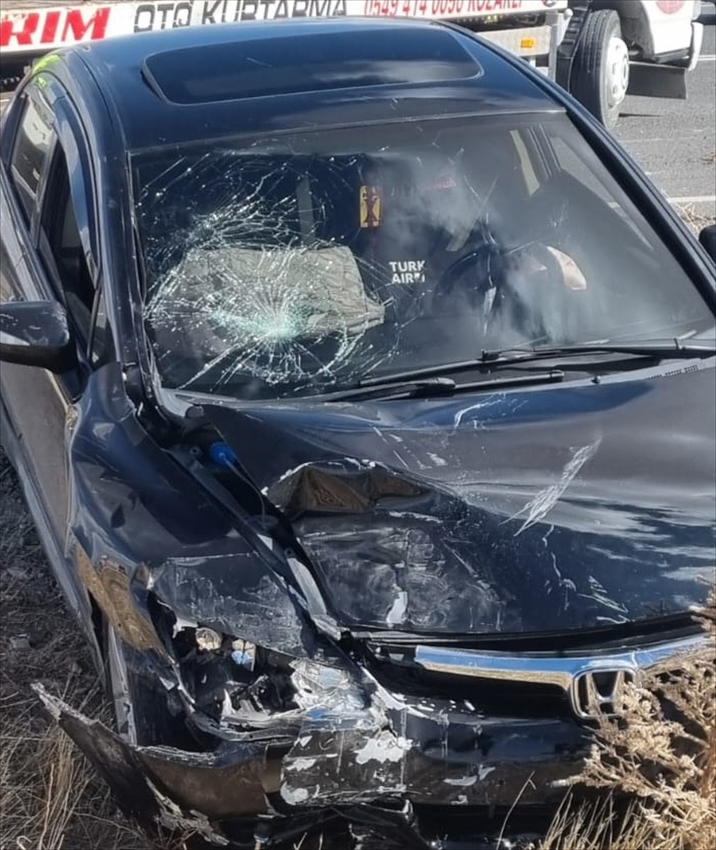 Nevşehir'in Kozaklı ilçesinde iki otomobilin çarpışması sonucu 1 kişi hayatını kaybetti, 1 kişi...