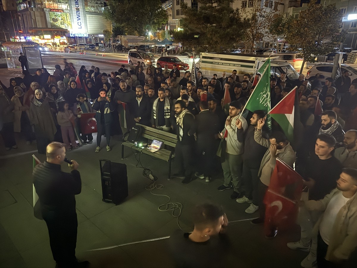 Nevşehir ve Niğde'de, ablukayı kırmak ve insani yardım ulaştırmak amacıyla Gazze'ye doğru yol alan...