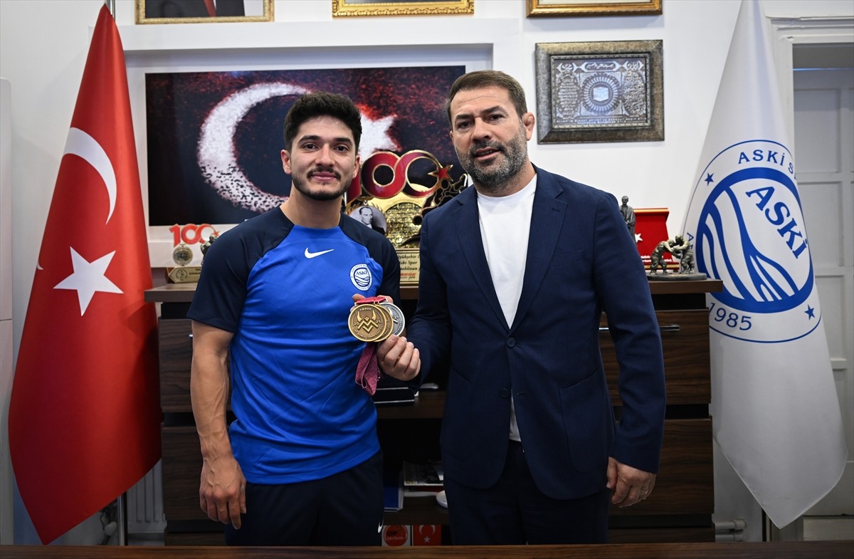 Norveç'te düzenlenen Dünya Halter Şampiyonası'nda koparmada 145 kiloyla altın, silkmede ise 179...