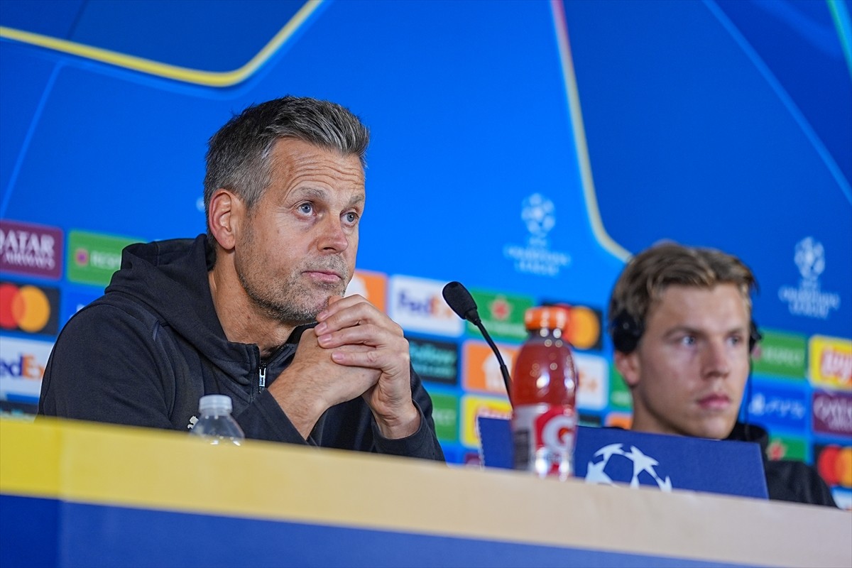 Norveç temsilcisi Bodo/Glimt'in teknik direktörü Kjetil Knutsen (solda) ve Bodo/Glimt oyuncusu...