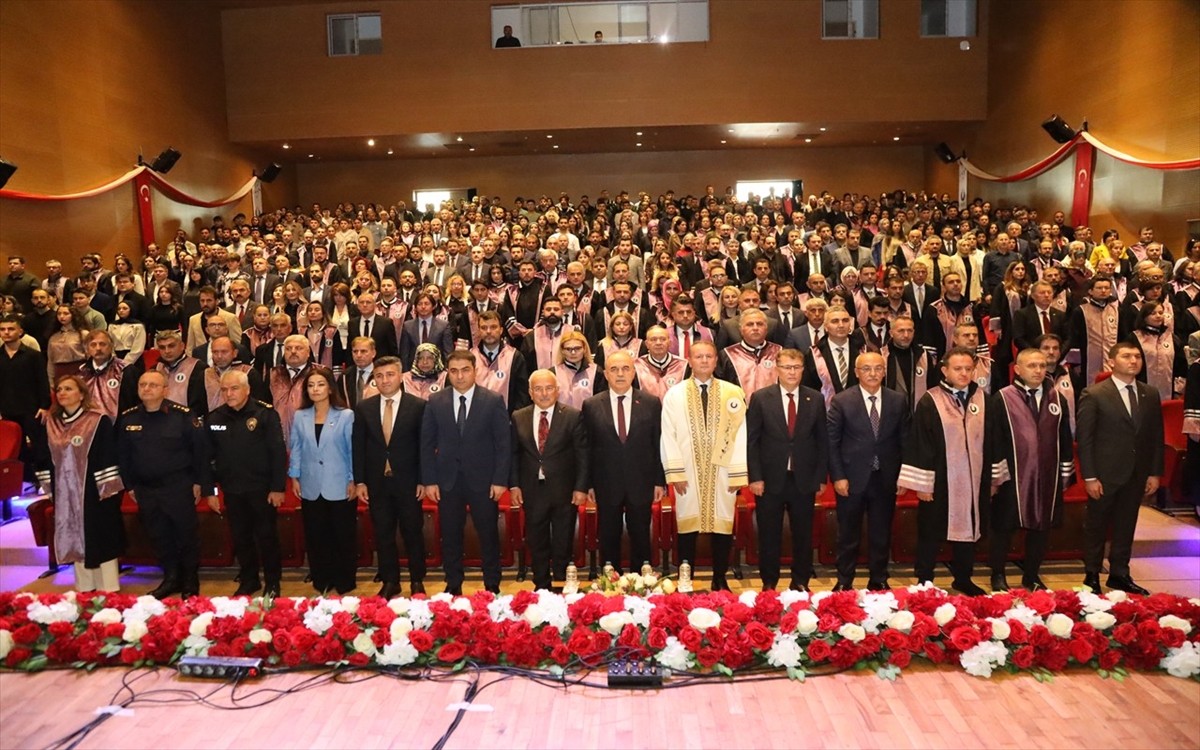 Ordu Üniversitesinde (ODÜ) 2025-2026 Akademik Yılı açılış töreni gerçekleştirildi. Törene, Vali...