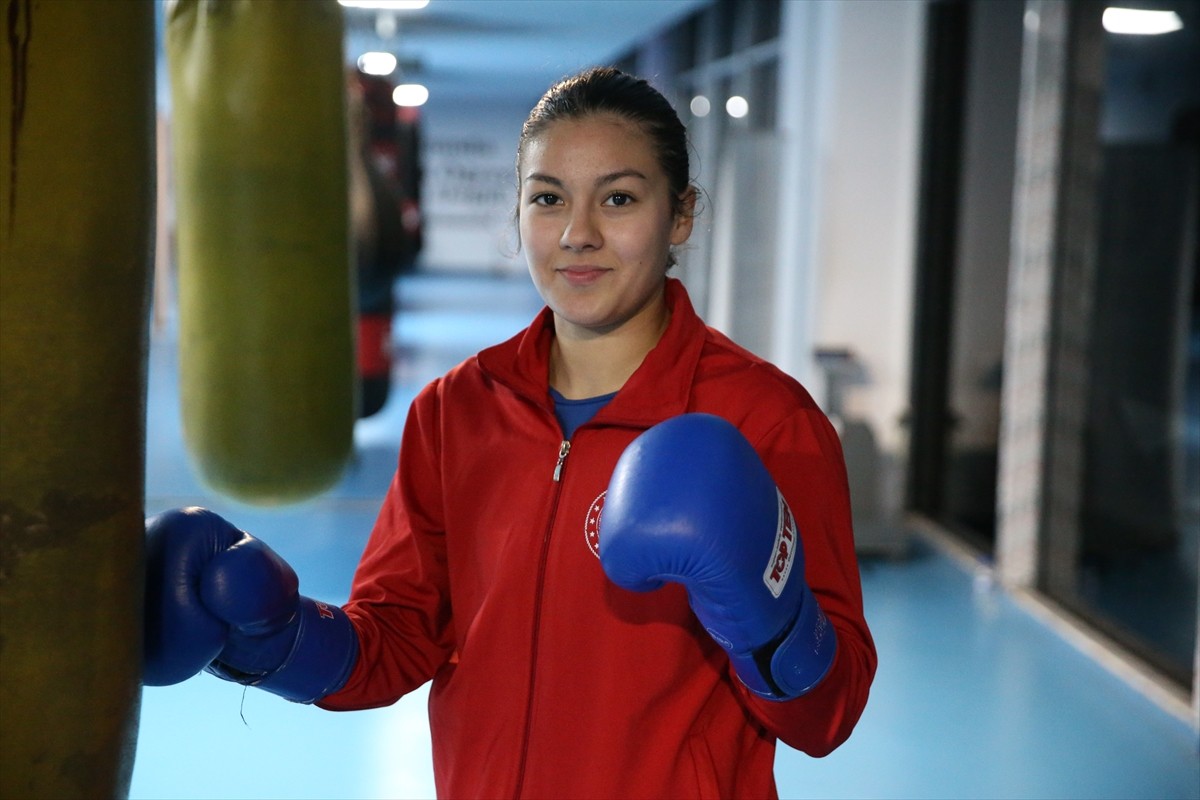 Ordulu 16 yaşındaki milli boksör Sahranur Turap, Avrupa Yıldızlar Şampiyonası'nda altın madalya...