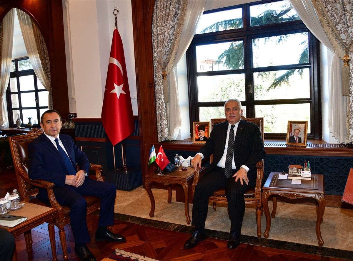 Özbekistan'ın Ankara Büyükelçisi İlham Haydarov (solda), çeşitli ziyaretler gerçekleştirmek üzere...