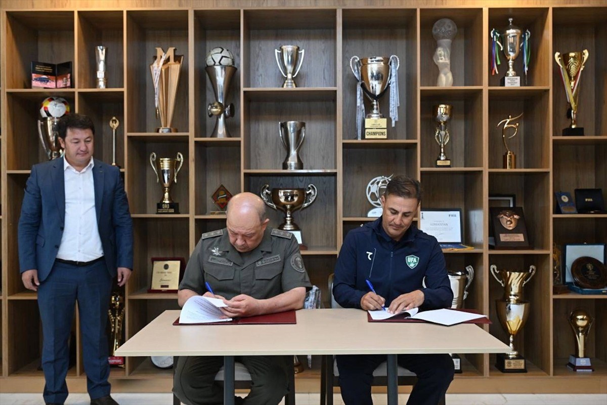 Özbekistan Milli Futbol Takımı'nda teknik direktörlüğe İtalyan Fabio Cannavaro getirildi. 