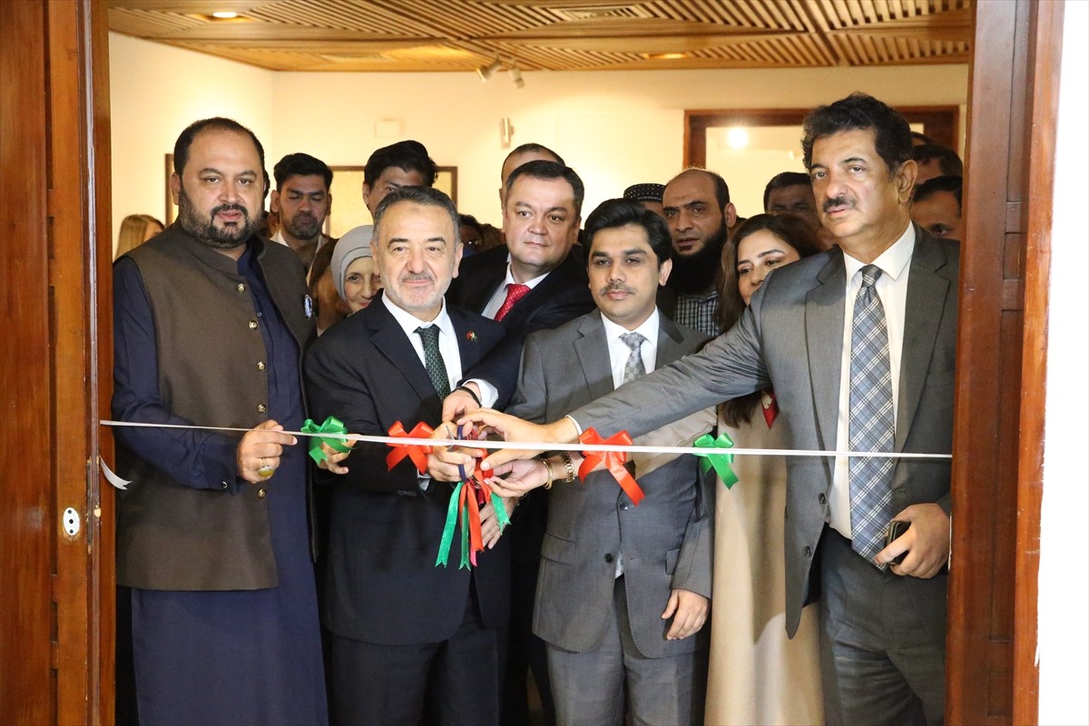 Pakistan Başbakanlığı ve Türkiye'nin İslamabad Büyükelçiliğinin himayelerinde, Yunus Emre...