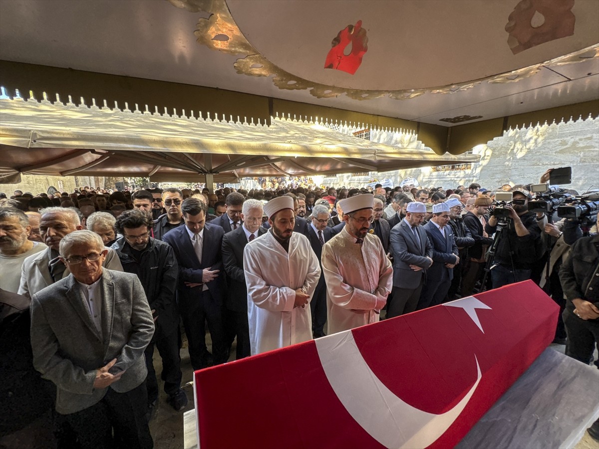 "Neyzenlerin Kutbu" olarak bilinen devlet sanatçısı, neyzen, ebru sanatçısı ve fotoğrafçı Niyazi...