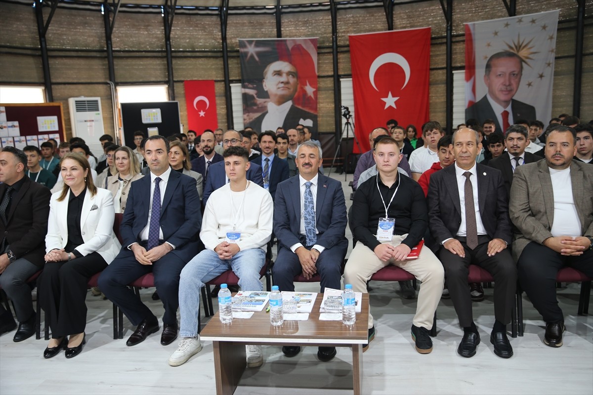 "Türkiye Yüzyılı'nda Maziden Atiye Edirne" kamp programlarının dördüncüsü düzenlenen törenle...