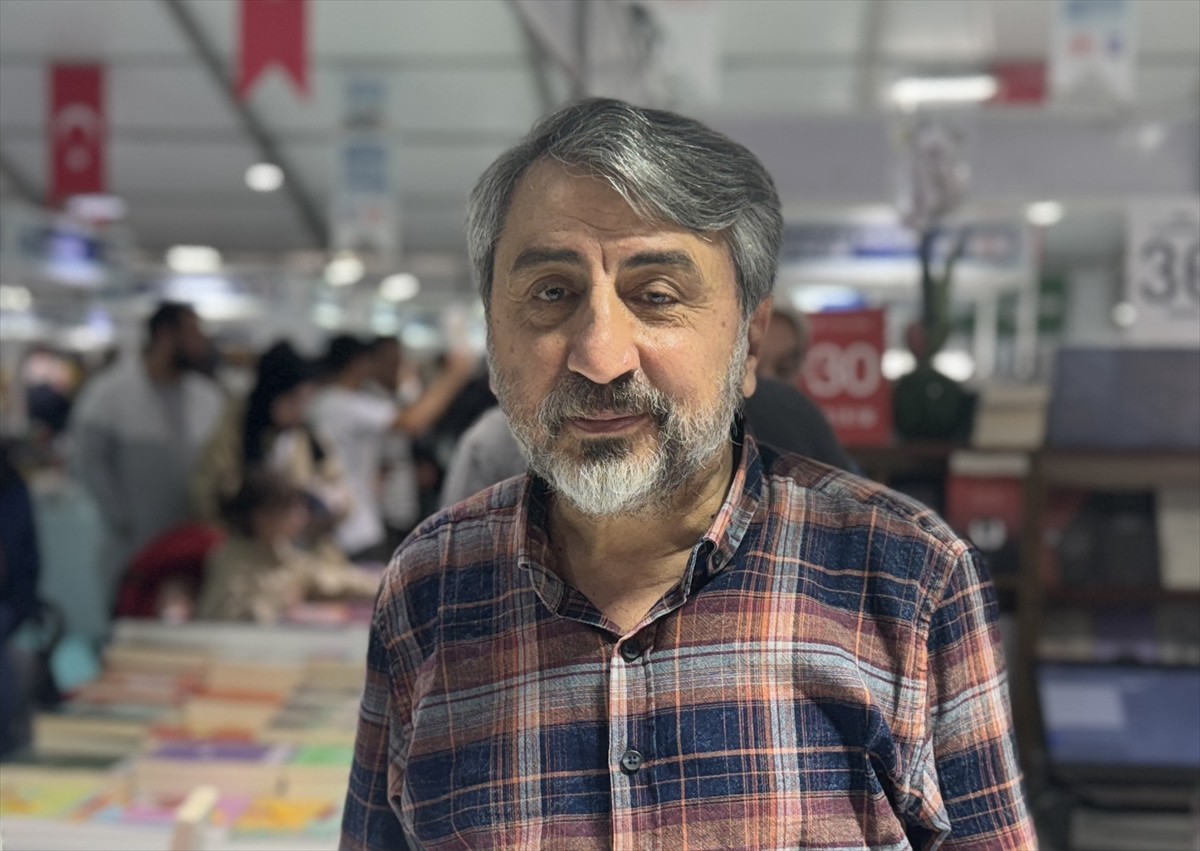 "Üsküdar Kaymakamlığı Kitap Fuarı" şehrin her yerinden kitapseverleri bir araya getiriyor....