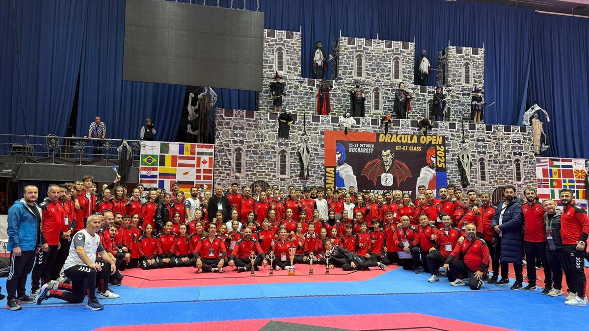 Romanya Açık Tekvando Turnuvası’na katılan Türkiye genç ve yıldız milli takımları, 16 altın, 8...