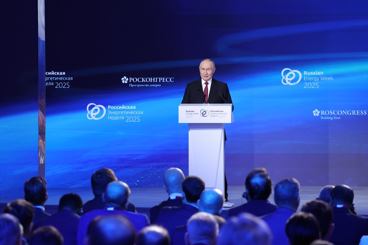 Rusya Devlet Başkanı Vladimir Putin, başkent Moskova'da düzenlenen "Rus Enerji Haftası"...