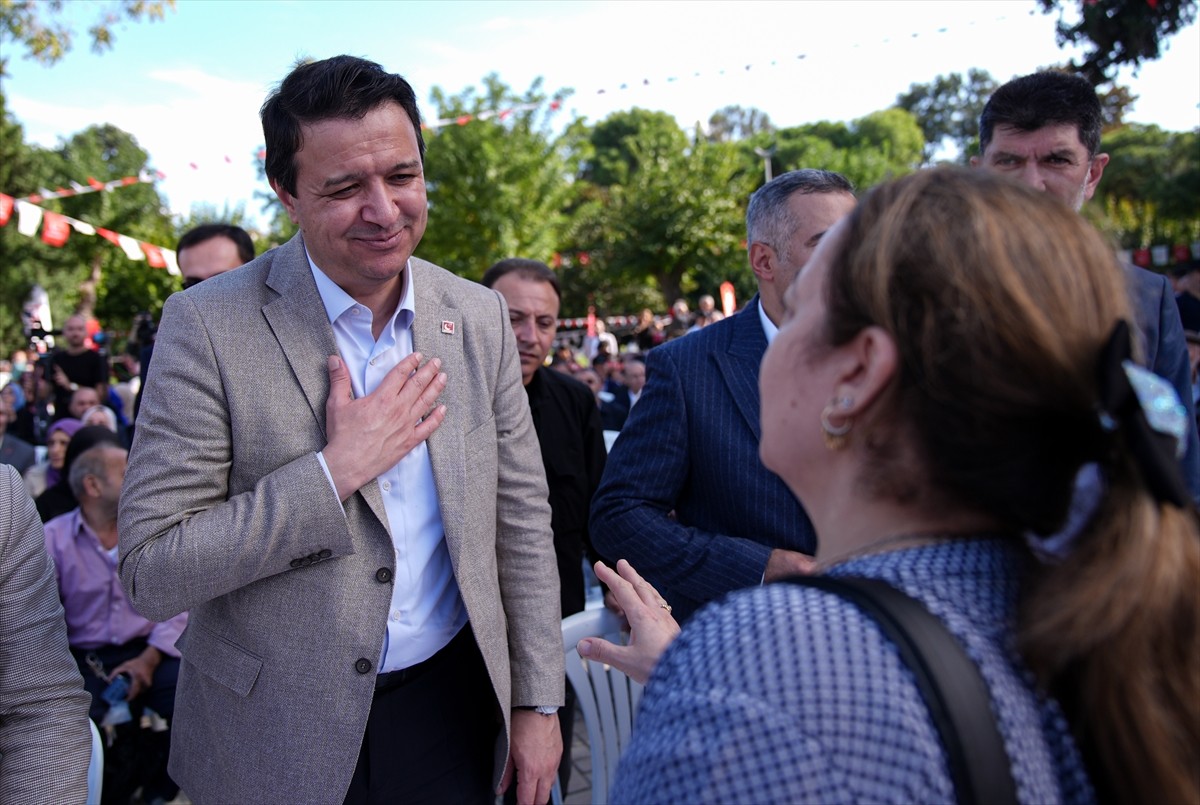 Saadet Partisi Genel Başkanı Mahmut Arıkan, İzmir'deki Kültürpark'ta partisince gerçekleştirilen...