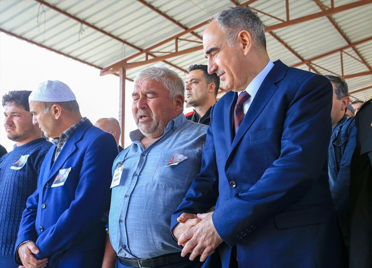 Sakarya'nın Akyazı ilçesindeki trafik kazasında şehit olan Jandarma Astsubay Kıdemli Çavuş Hakkı...