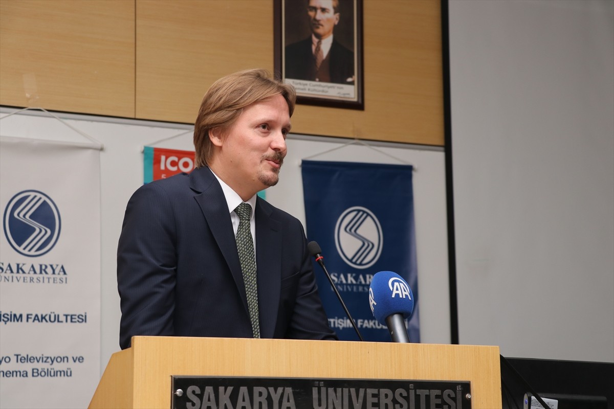 Sakarya Üniversitesinde (SAÜ) düzenlenen "5. Uluslararası İletişim Bilimleri Sempozyumu" başladı....