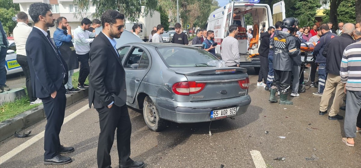 Samsun'un Atakum ilçesinde iki otomobilin çarpışması sonucu 1'i yaya 3 kişi yaralandı. Kaza yerine...