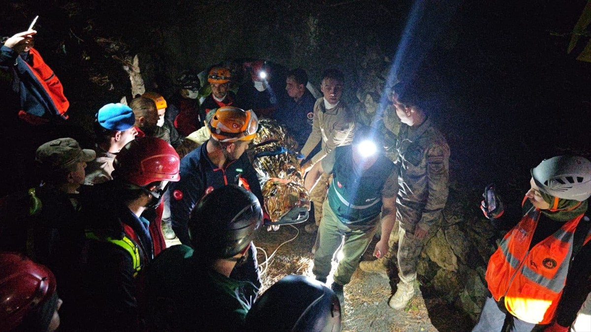 Samsun'un Vezirköprü ilçesinde 3 gündür kayıp olan 64 yaşındaki Hüseyin Önal, menfezde bitkin...