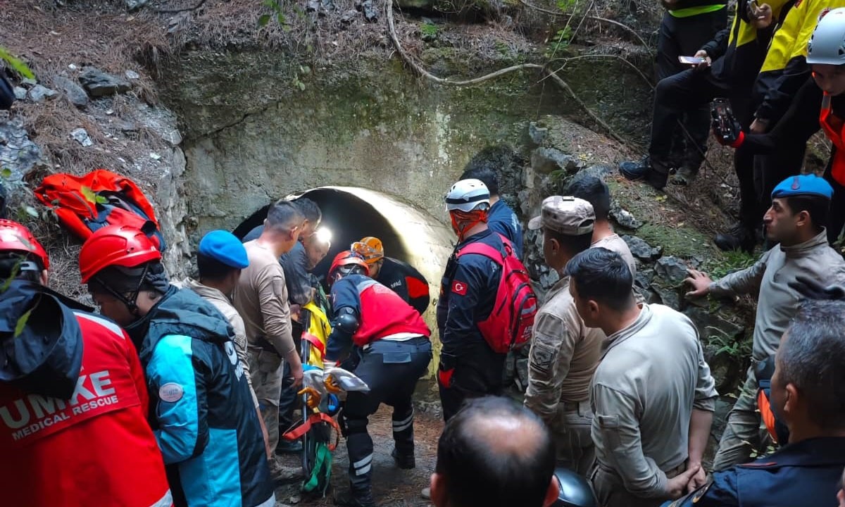 Samsun'un Vezirköprü ilçesinde 3 gündür kayıp olan 64 yaşındaki Hüseyin Önal, menfezde bitkin...