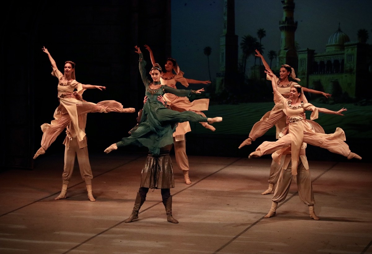 Samsun Devlet Opera ve Balesi, "Piri Reis" balesini sanatseverlerle buluşturdu.