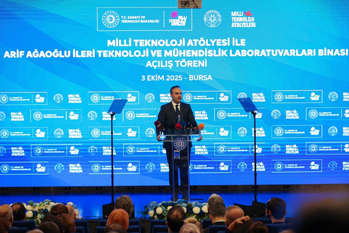 Sanayi ve Teknoloji Bakanı Mehmet Fatih Kacır, Bursa Uludağ Üniversitesi'nde (BUÜ), Milli...