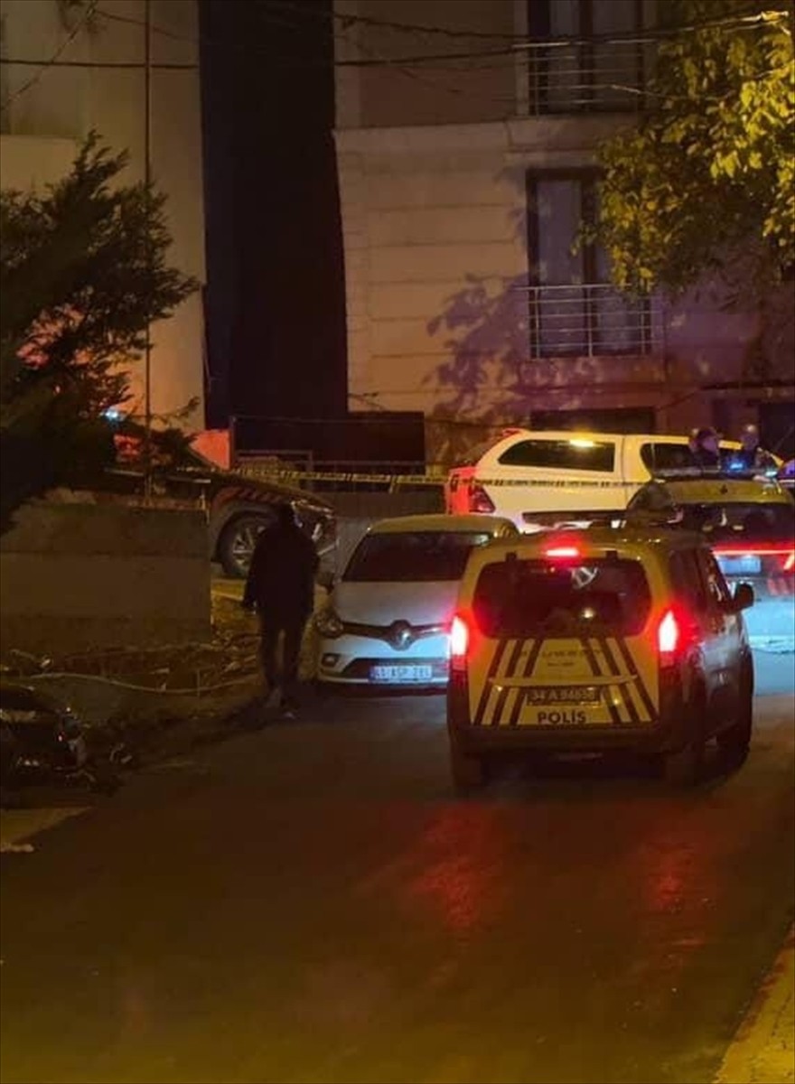 Sancaktepe, Abdurrahmangazi Mahallesi Gündüz Sokak'ta gece saatlerinde yürüyen 3 kişi, henüz...