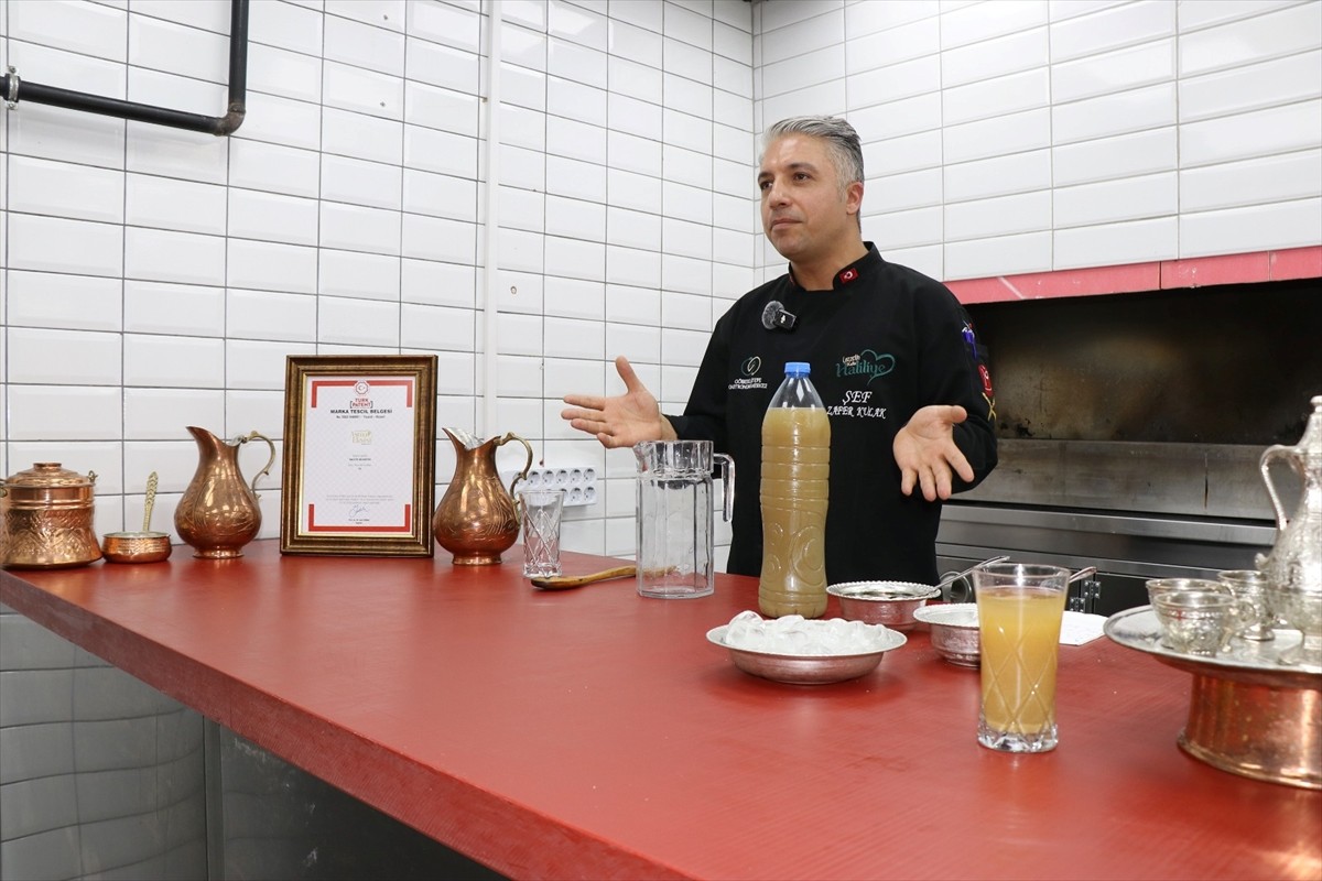 Şanlıurfa'da Haliliye Belediyesi, kentin mutfak kültürünün önemli lezzetlerinden biri olan koruk...
