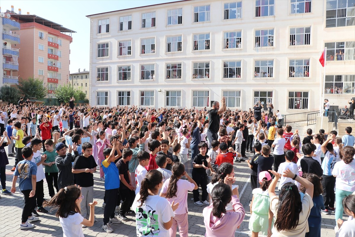 Siirt Şehit Polis Hayrettin Şişman Ortaokulu'nda "Obezite ve Dijital Bağımlılıkla Mücadele İçin...