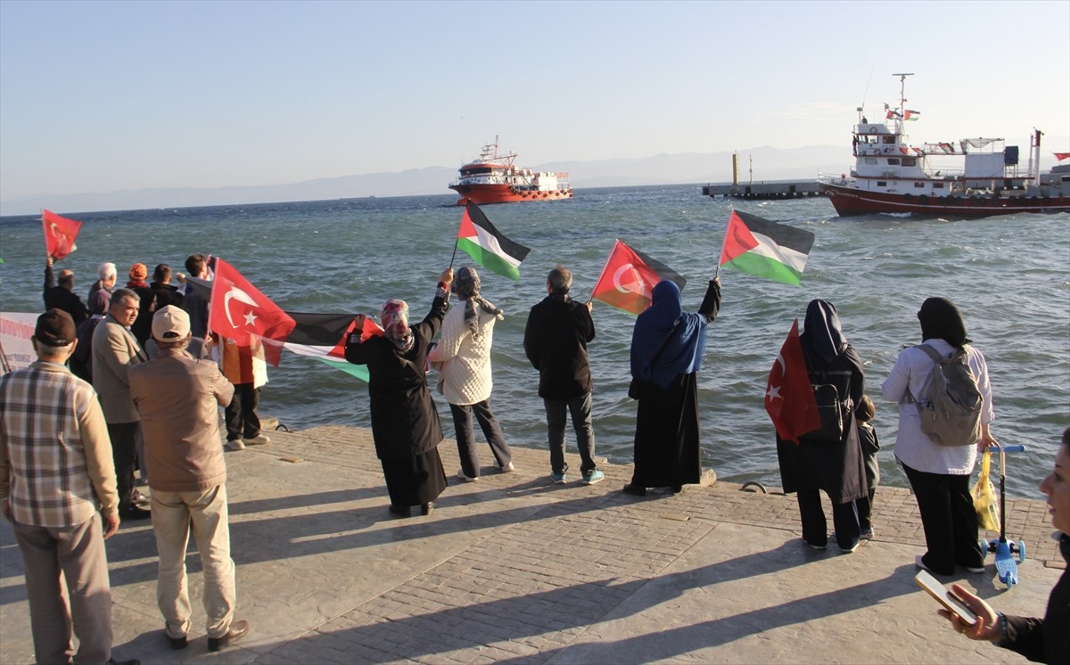Sinop'ta, Küresel Sumud Filosu'na destek olmak ve İsrail'in saldırılarını protesto etmek amacıyla...