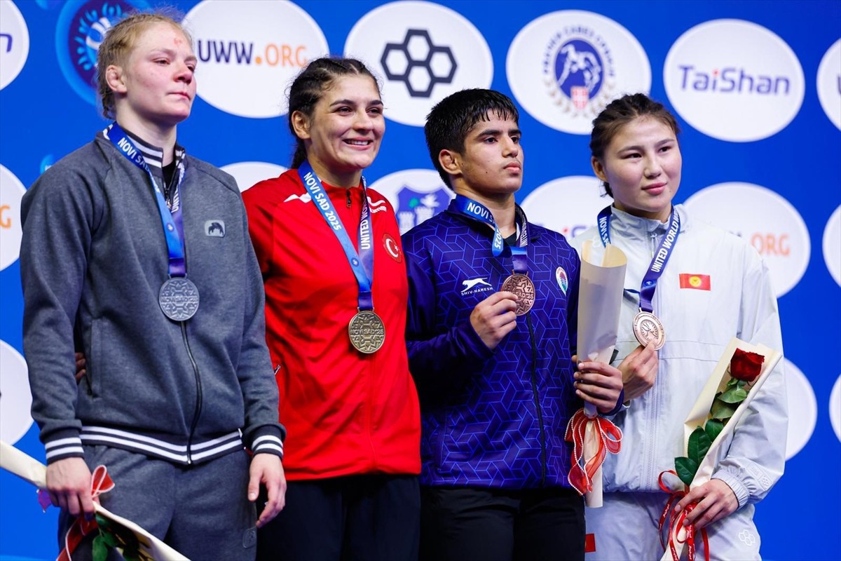 Sırbistan'da düzenlenen Dünya 23 Yaş Altı Şampiyonası'nda milli güreşçilerden Nesrin Baş altın...