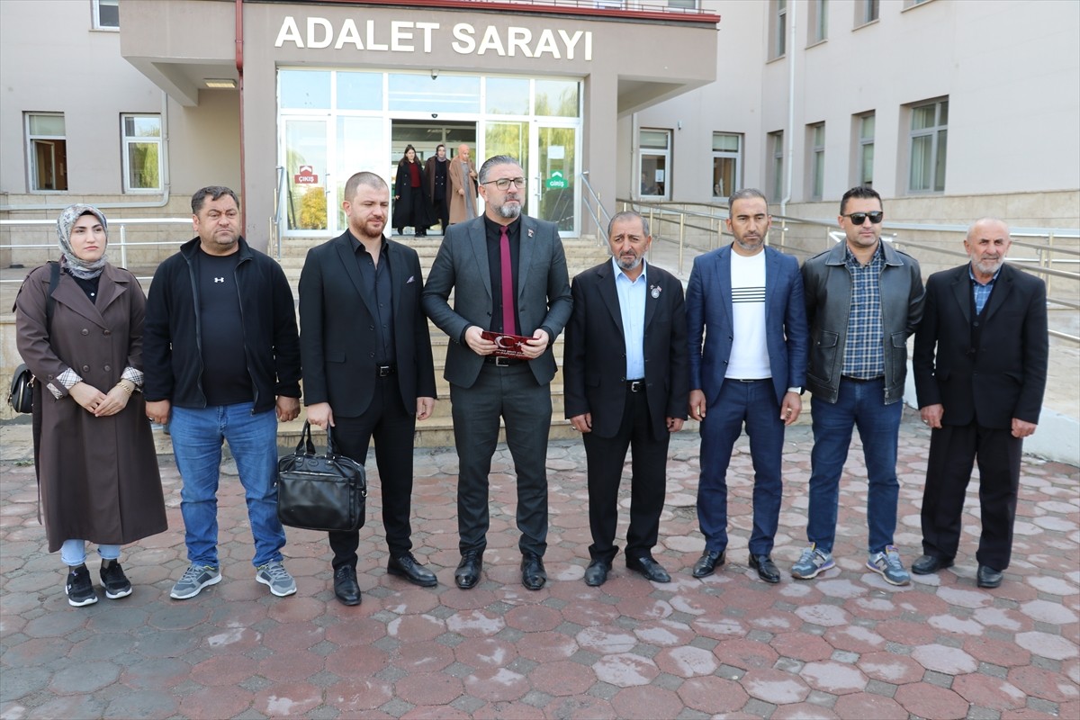 Sivas'ta toplu taşıma aracında şehit babasıyla tartışan ve hakaret eden halk otobüsü şoförü...