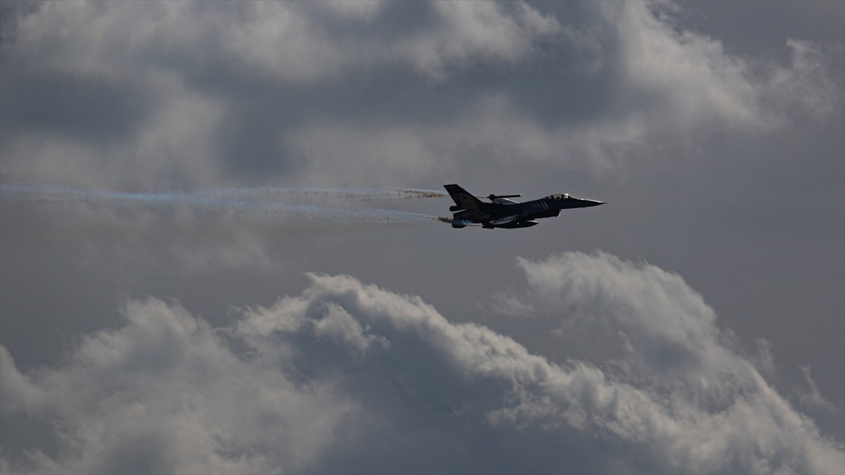 SOLOTÜRK, 29 Ekim Cumhuriyet Bayramı kutlamaları kapsamında yapılacak gösteri uçuşu için Anıtkabir...
