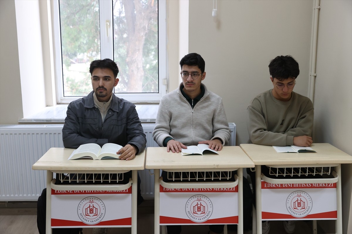 Sultan 2. Abdülhamid tarafından 1878 yılında yaptırılan tarihi binada eğitim vermeye başlayan...