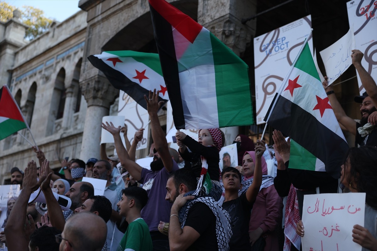 Suriye'nin başkenti Şam'da, Küresel Sumud Filosu'na destek amacıyla gösteri düzenlendi. Şam'daki...