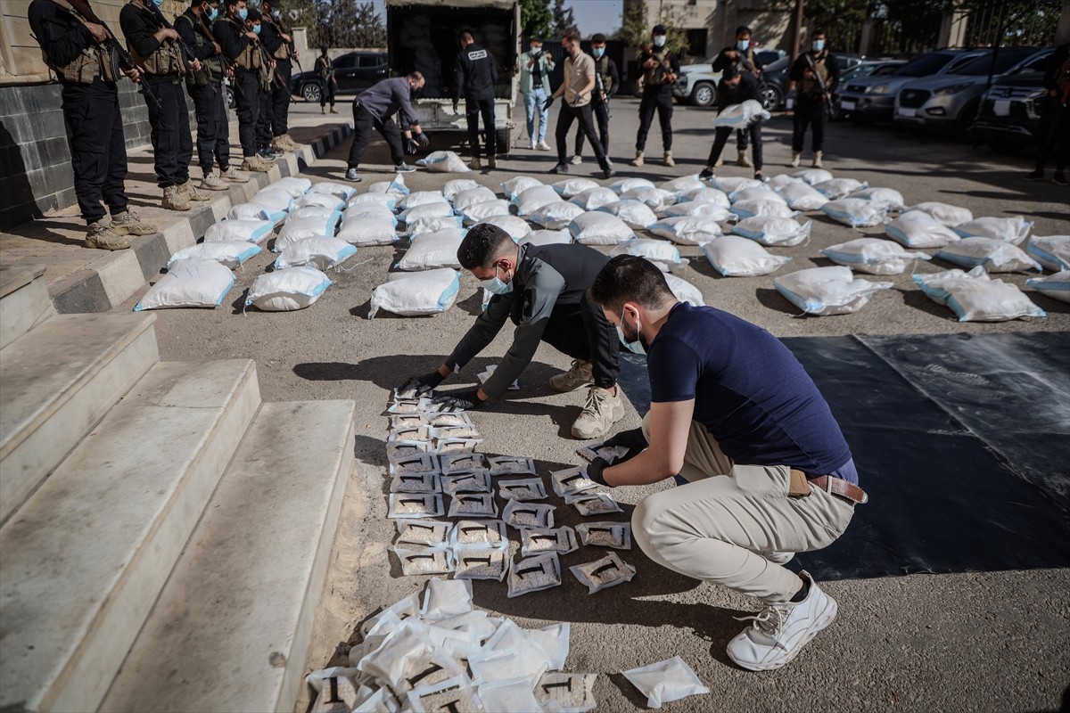 Suriye İçişleri Bakanlığı, Humus ilinin güney kırsalında düzenlenen bir operasyonda, Lübnan'dan...
