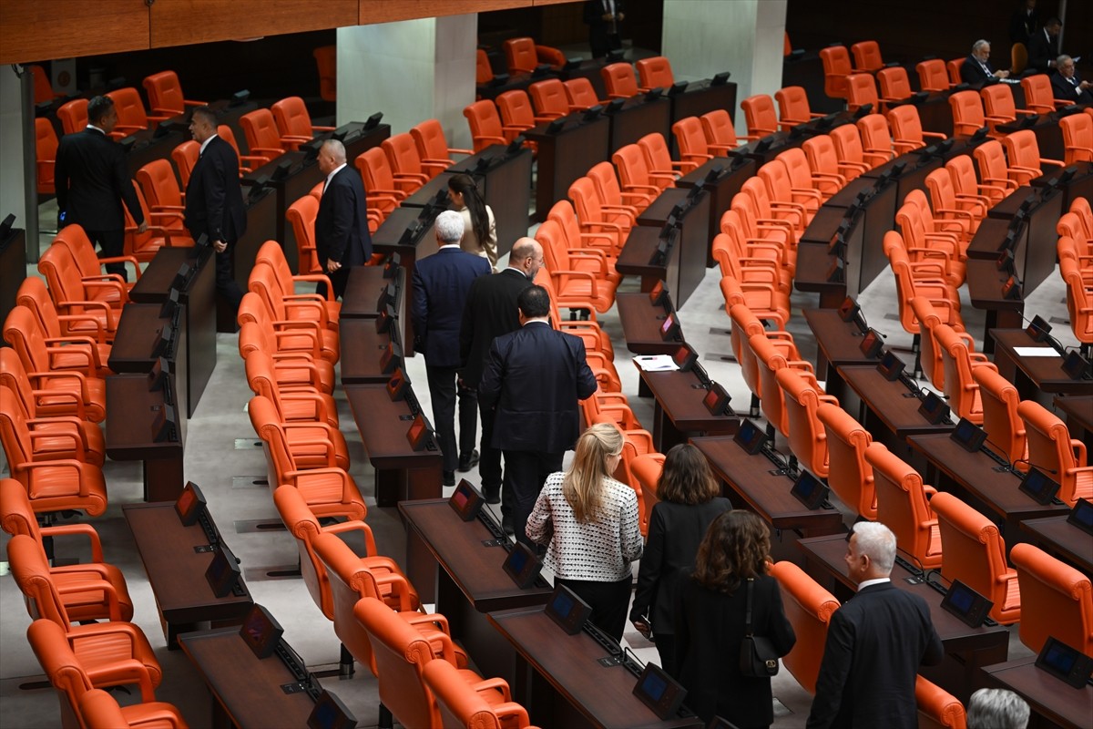 TBMM Genel Kurulunda ,siyasi partilerin grup önerilerinin görüşülmesinin ardından, Sayıştay için...