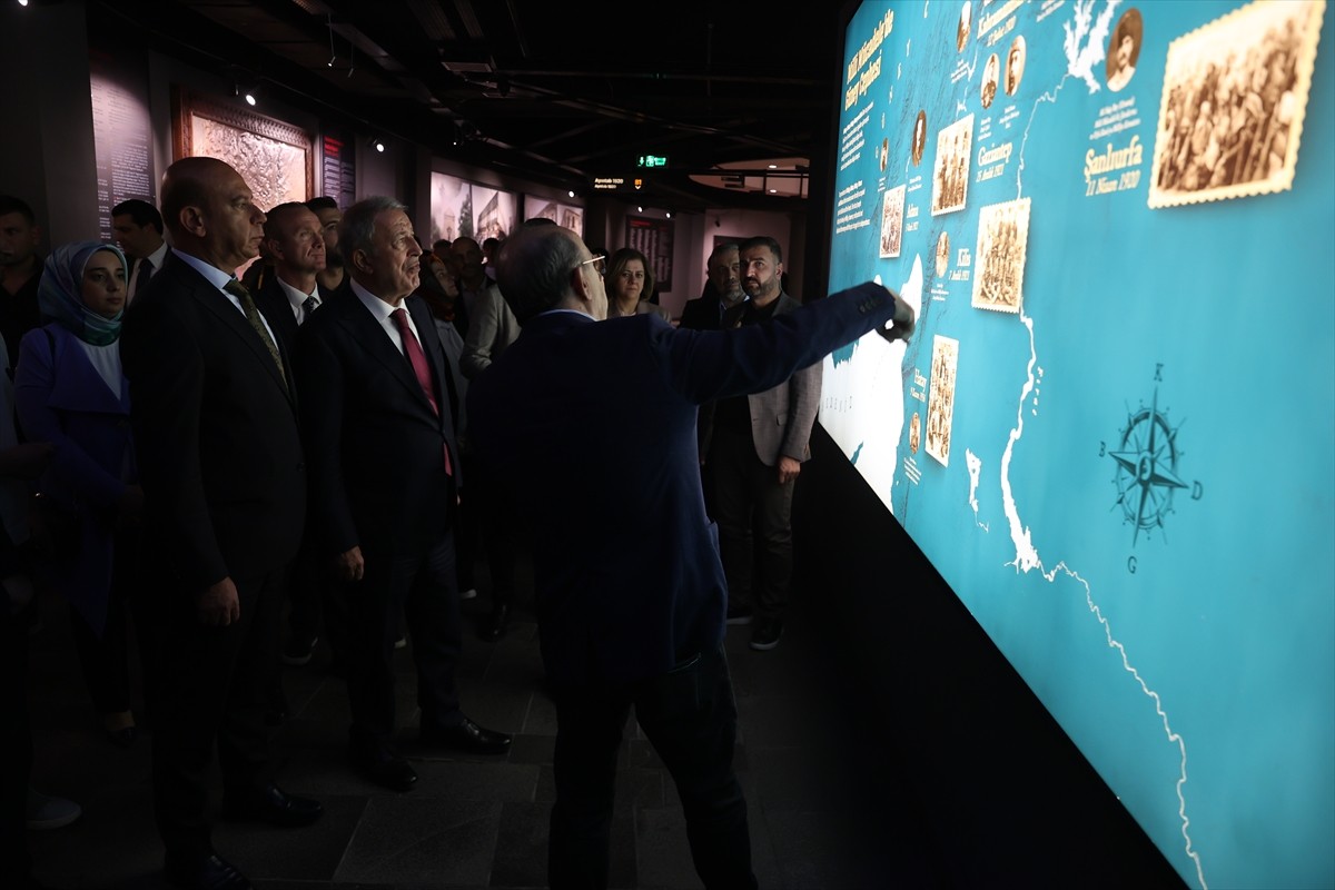 TBMM Milli Savunma Komisyonu Başkanı Hulusi Akar, Gaziantep'te ziyaretler yaptı. Gaziantep...