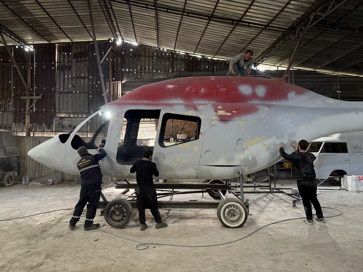 Tekirdağ'da oto kaporta boyacısı Ümit Marangoz, fiberglasta yaptığı otomobil maketlerinden sonra...