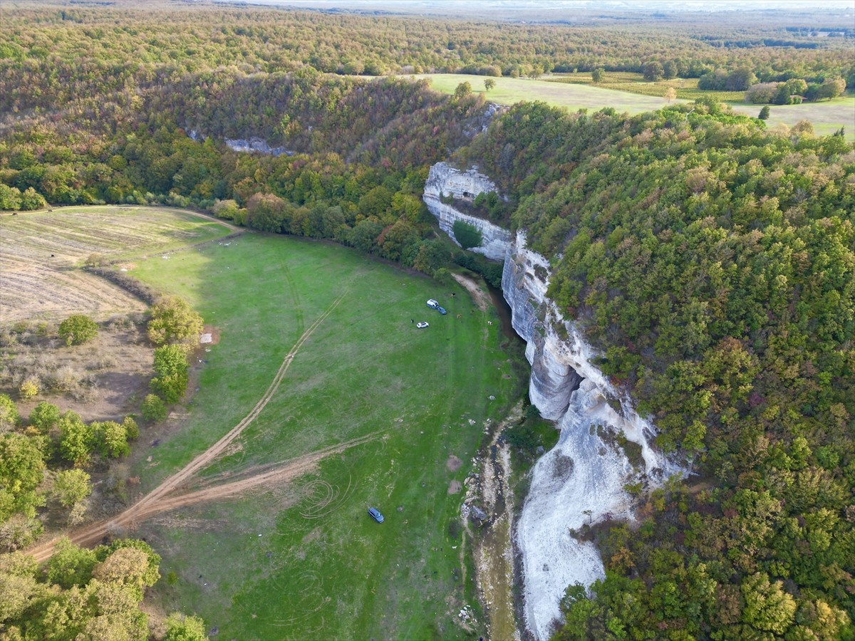 Tekirdağ'ın Saray ilçesinde sonbahar renklerine bürünen ormanlar arasında bulunan Kanara Kanyonu...
