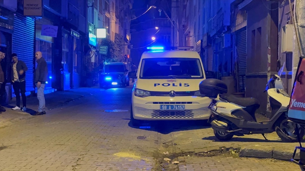 Tekirdağ’ın Çorlu ilçesinde çıkan silahlı kavgada 1 kişi hayatını kaybetti.