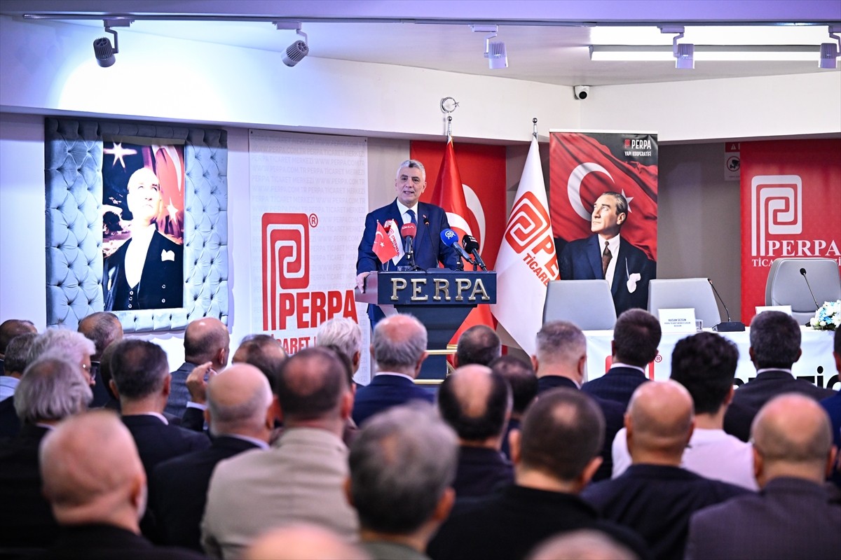Ticaret Bakanı Ömer Bolat, Perpa Ticaret Merkezi'nde gerçekleştirilen "Ticarette Ahilikten...
