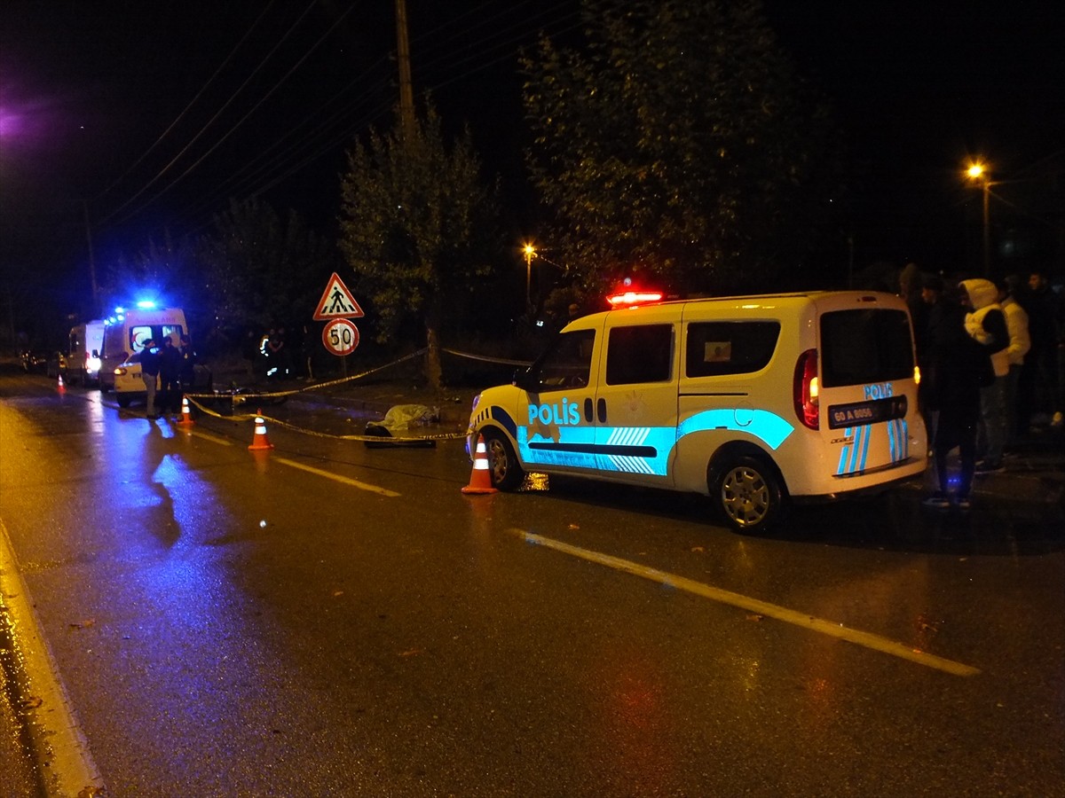 Tokat'ın Turhal ilçesinde motosikletin devrilmesi sonucu sürücüsü hayatını kaybetti.