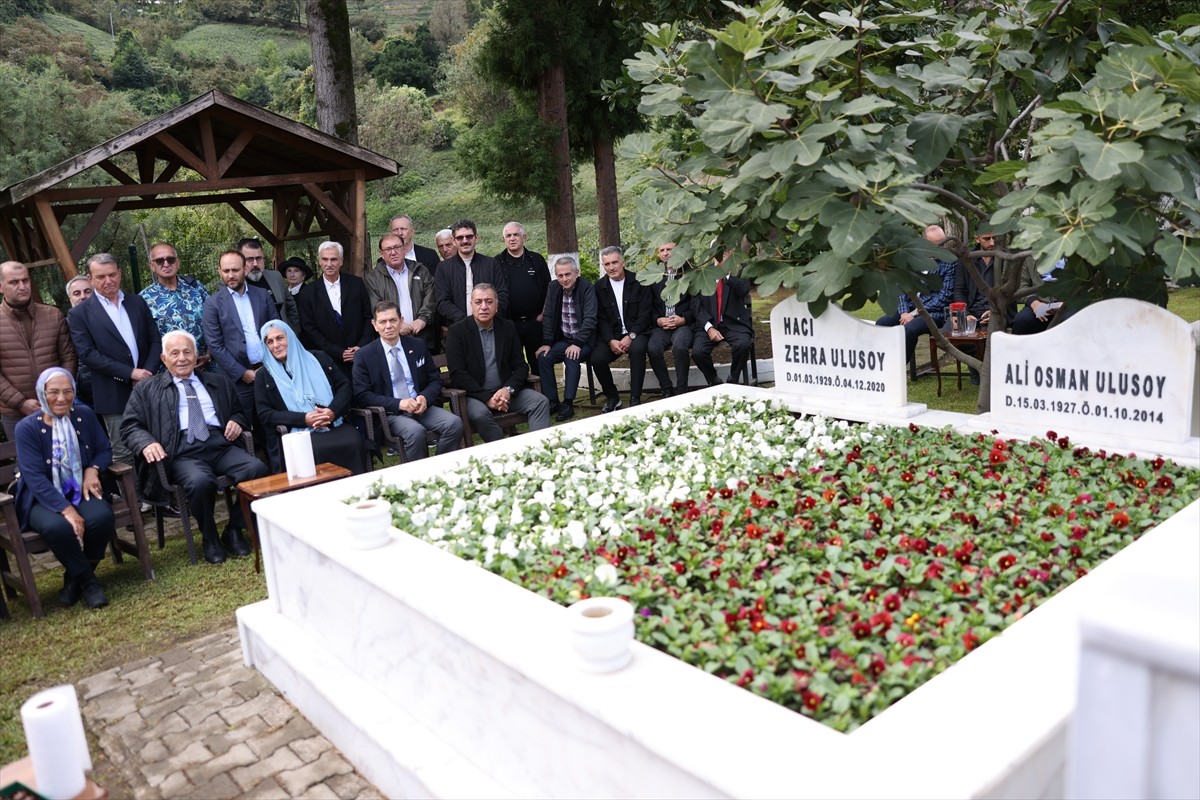 Trabzonspor Kulübünün kurucu başkanı Ali Osman Ulusoy, vefatının 11. yılında mezarı başında...
