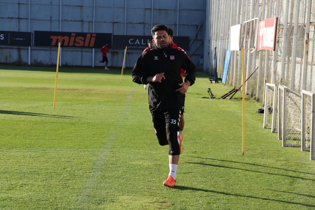 Trendyol 1. Lig ekiplerinden Özbelsan Sivasspor, deplasmanda oynayacakları Emre Gökdemir İnşaat...