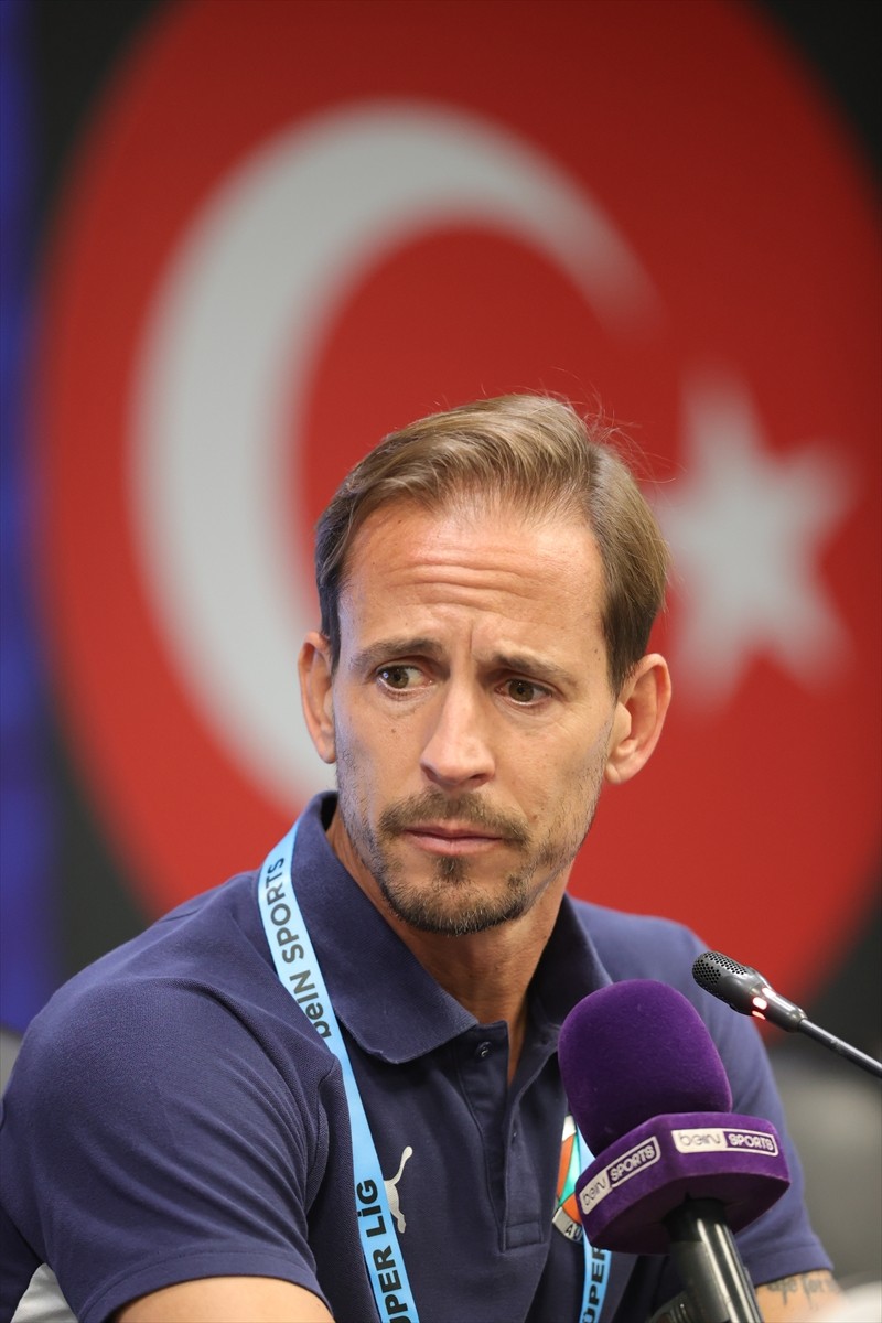 Trendyol Süper Lig'in 10. haftasında Kocaelispor'a deplasmanda 2-0 yenilen Corendon Alanyaspor'un...