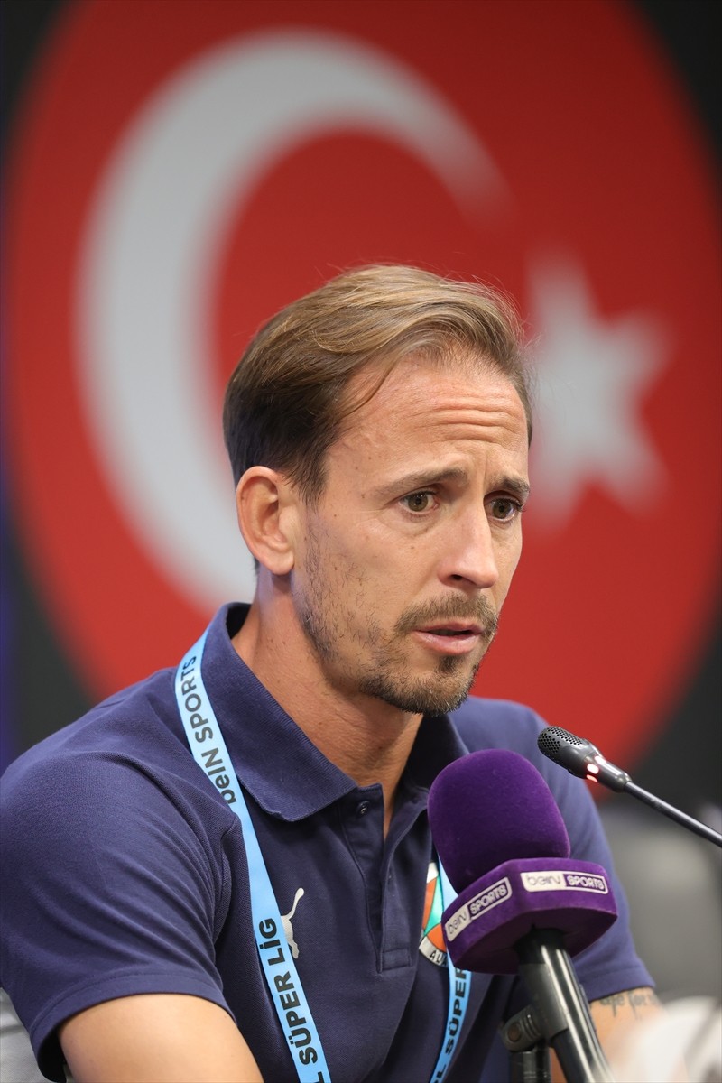 Trendyol Süper Lig'in 10. haftasında Kocaelispor'a deplasmanda 2-0 yenilen Corendon Alanyaspor'un...